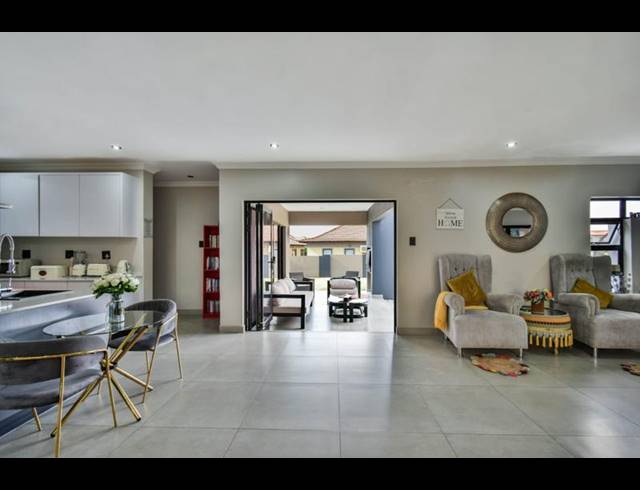 6 BEDROOM HOUSE FOR SALE IN SAVANNAH COUNTRY ESTATE